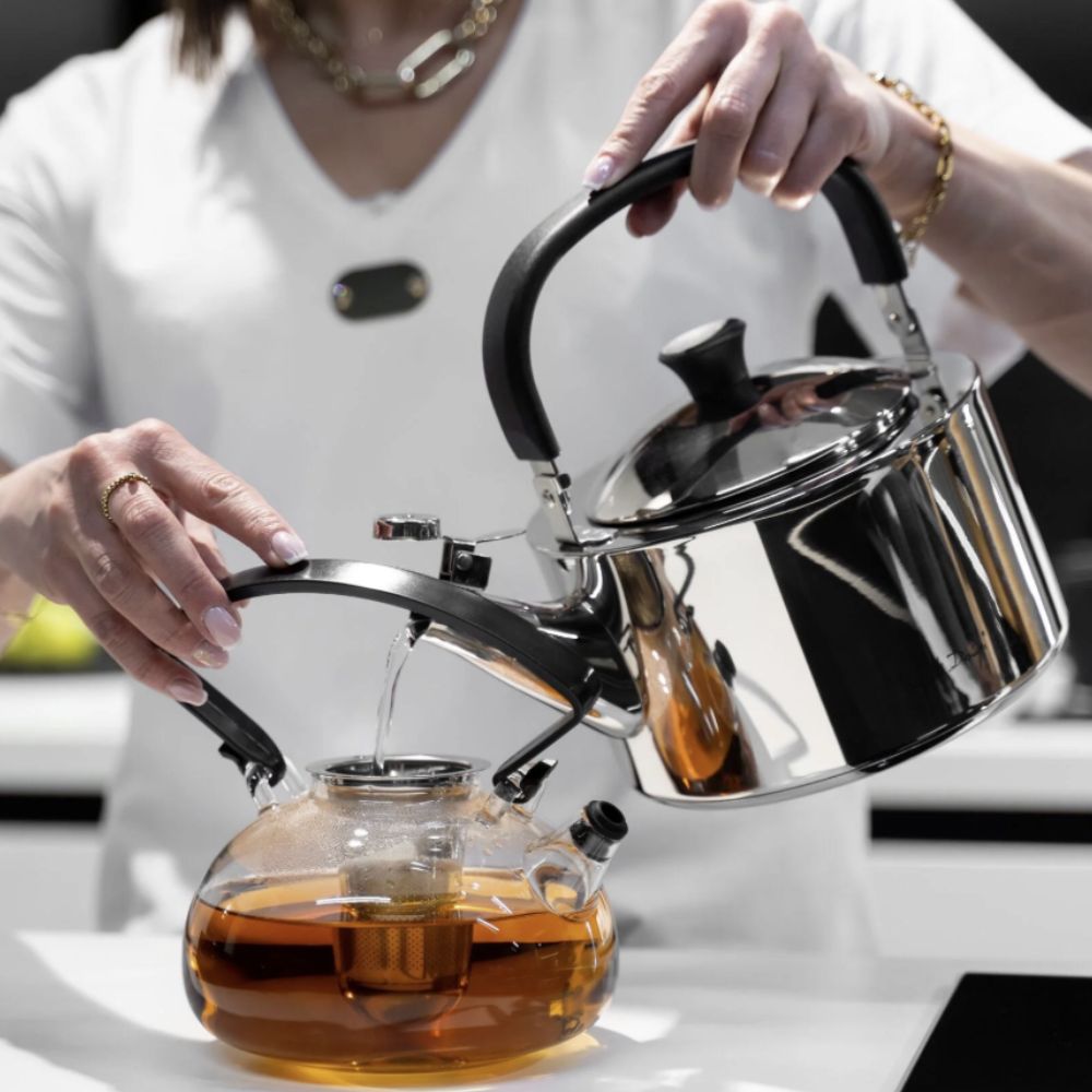 Vialli Design Diamante kanvica na čaj s píšťalkou, leštená oceľ 1,5 l